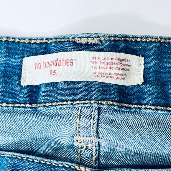 No Boundaries Juniors Soft Denim Jeans 15 - Picture 3 of 3